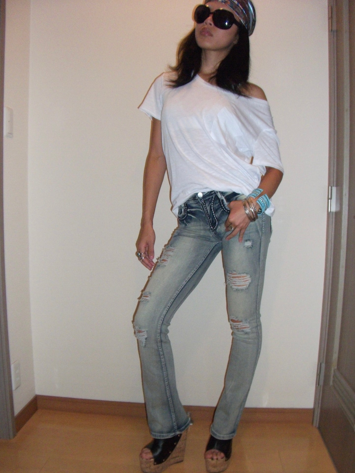 Low Rise Damage Wash Jeans