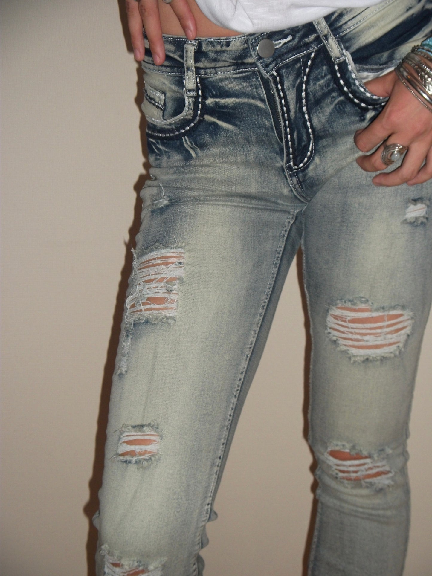 Low Rise Damage Wash Jeans