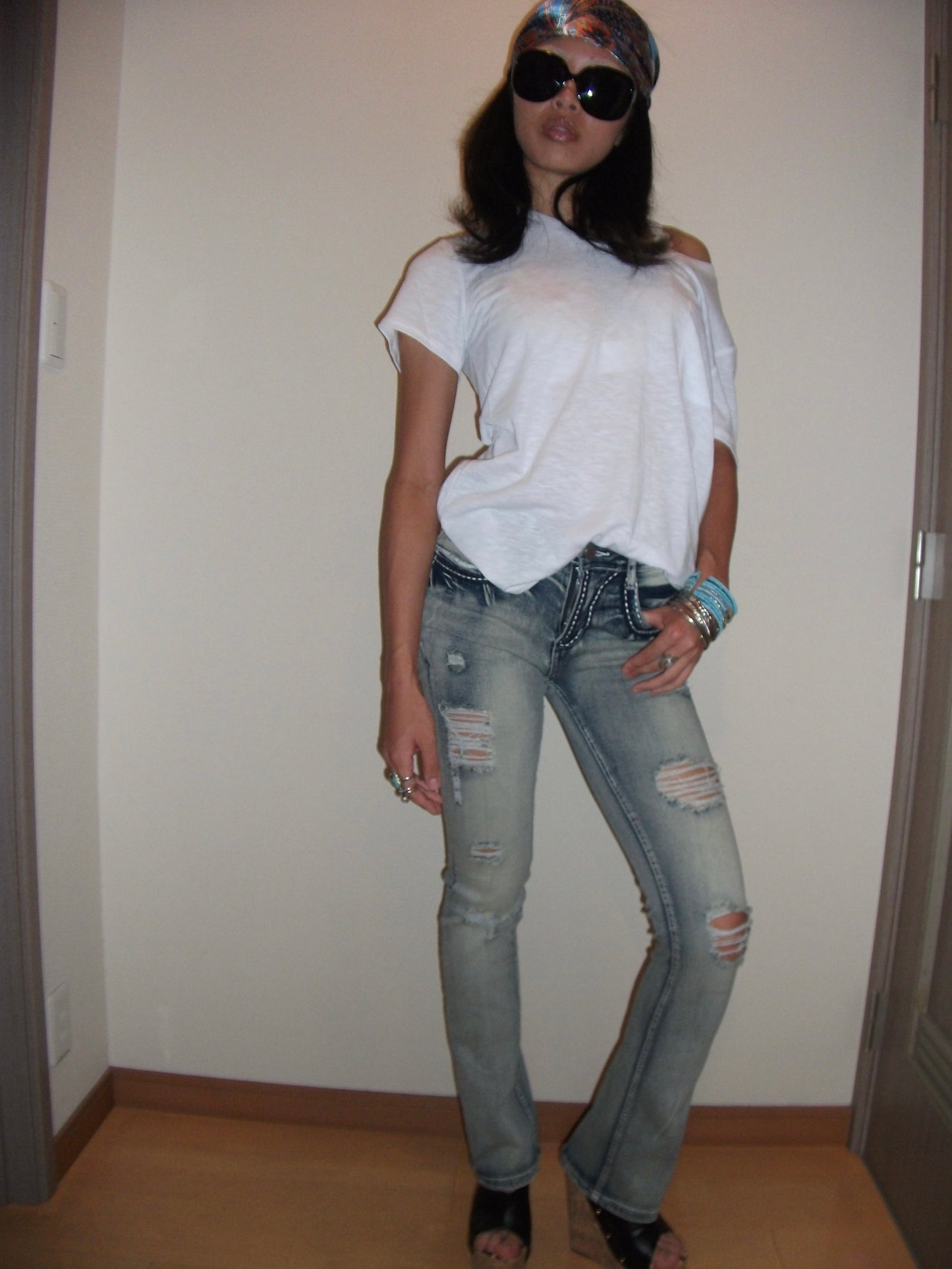 Low Rise Damage Wash Jeans